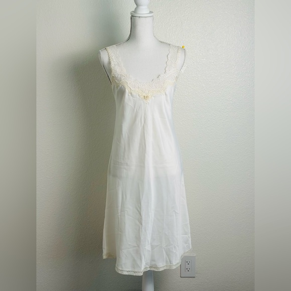 Dior Other - Vintage Christian Dior White Lace-Trim Chemise Size 34 or Size Small